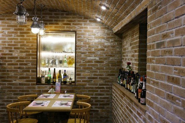 What are the top challenges facing UK bar owners today?